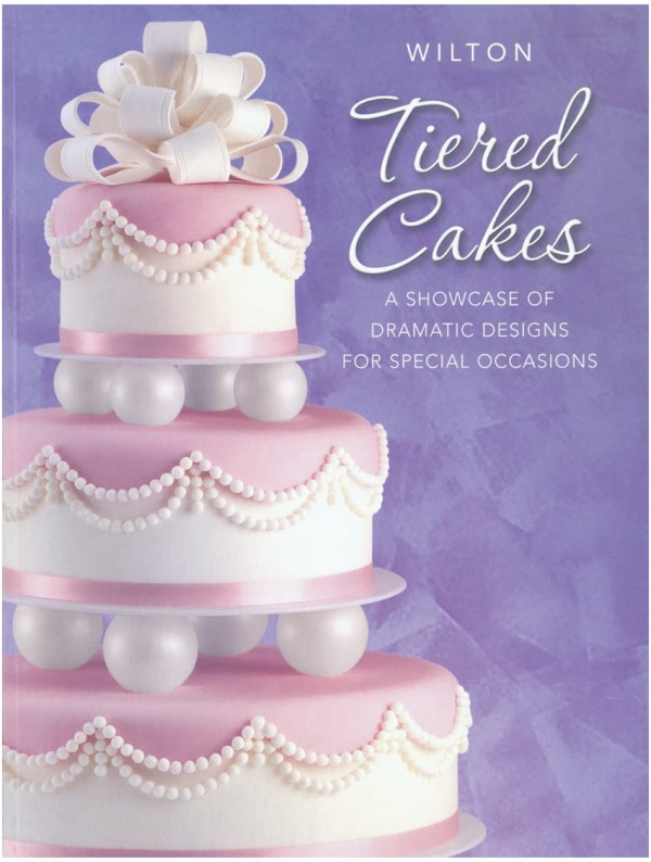 Wilton Tiered Cakes boek over het bakken van meerdere lagen taarten (in het Engels).