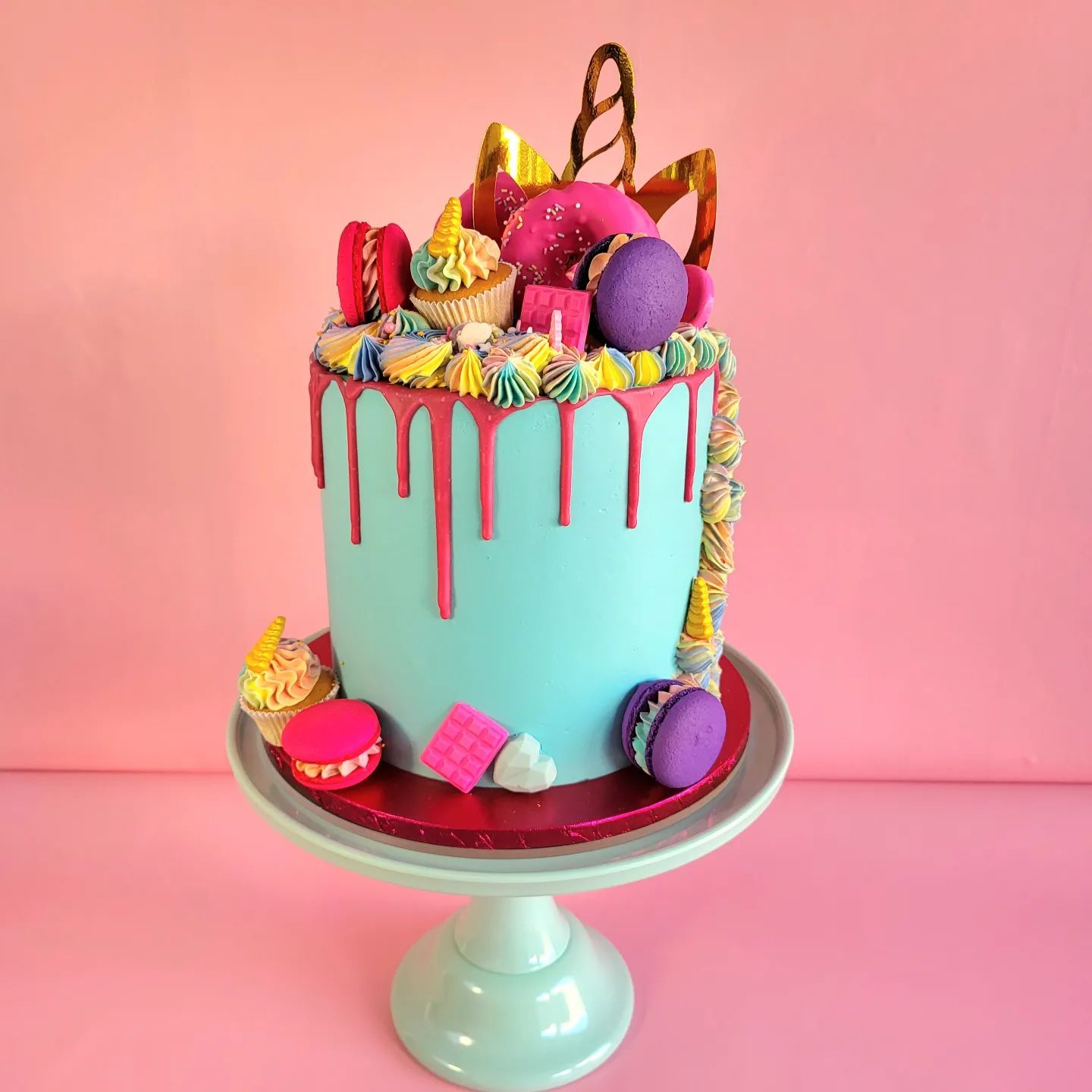 Unicorn
Benieuwd of er nog tijd is voor je taart?
Via onze afrekenpagina kan je zien of we nog plek hebben.
Www.juffrouwtaart.nl
#unicorn #unicorncake #eenhoorntaart #eenhoorn #dripcakesofinstagram #dripcake #baker #cakesofinstagram #cakedesigner #cakestyling #jarig #verjaardagstaart #verjaardag #winsum #groningen