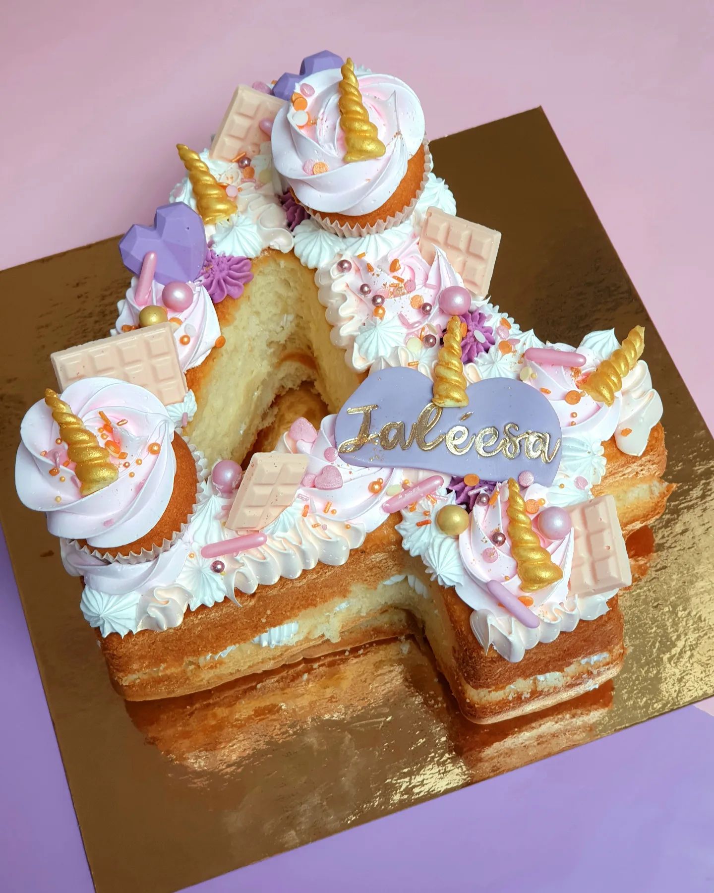 Cijfertaart Ik heb weer een leuke cijfertaart mogen maken, en stay tuned...leuke zeemeermin sweets in het verschiet .... . . . .#birthday #birthdaycake #cakecakecake #numbercake #buttercream #pink #pastels #cake #cakemaker #numbercakes #cakedecorating #instacake #instacakes #baker #bake #girlscake #rainbow #buttercreamcake #instabake #cakesdaily #caketrends #cakeinspo #cakeinspiration #pastel #pastelcake #pinkcake #birthdaycake #pastelaesthetic #cakephotography #cutecake