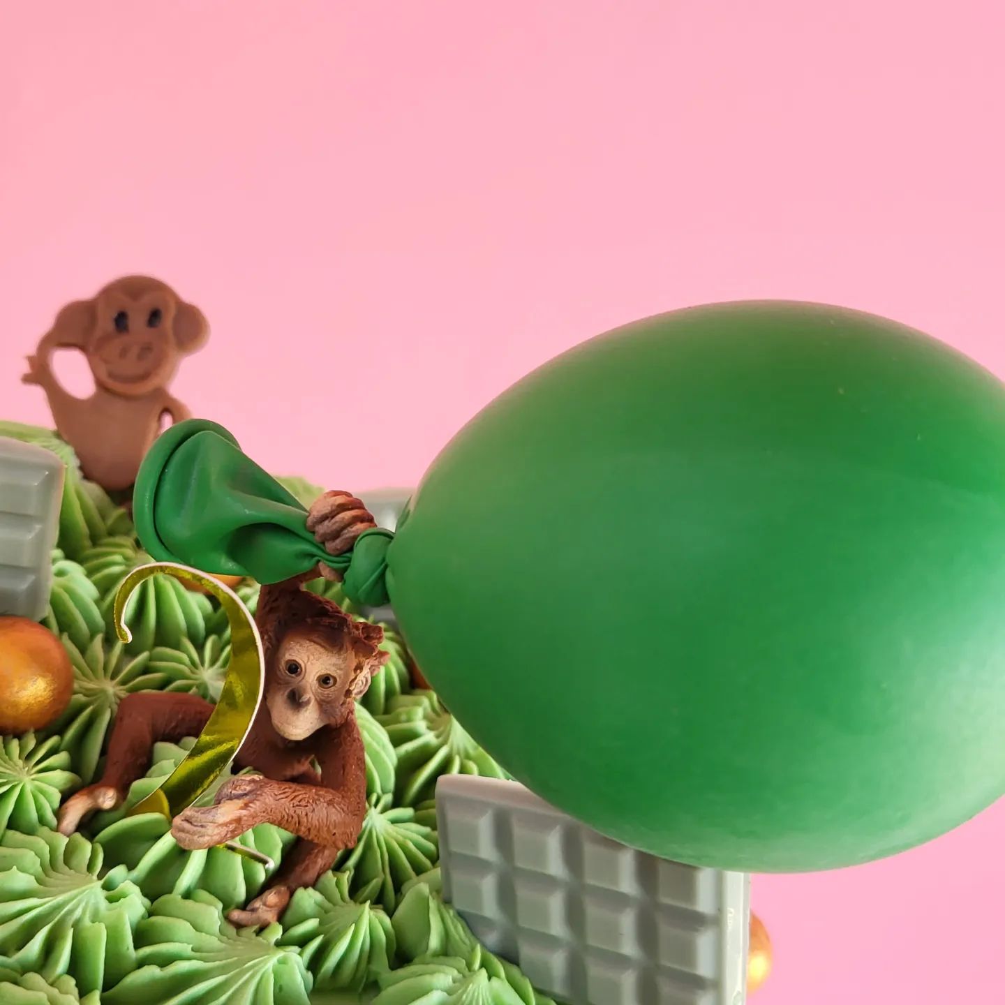 2 jaar oud.
Gefeliciteerd!
Dit schattig aapje heeft alvast een ballon voor je!
#2jaar #verjaardagstaart #verjaardag #jarig #winsum #groningen #junglecake #jungletaart #aapjestaart #monkey #monkeycake #dripcake #dripcakeworkshop #groningen #hethogeland #hethogenoorden #ergaatnietsbovengroningen