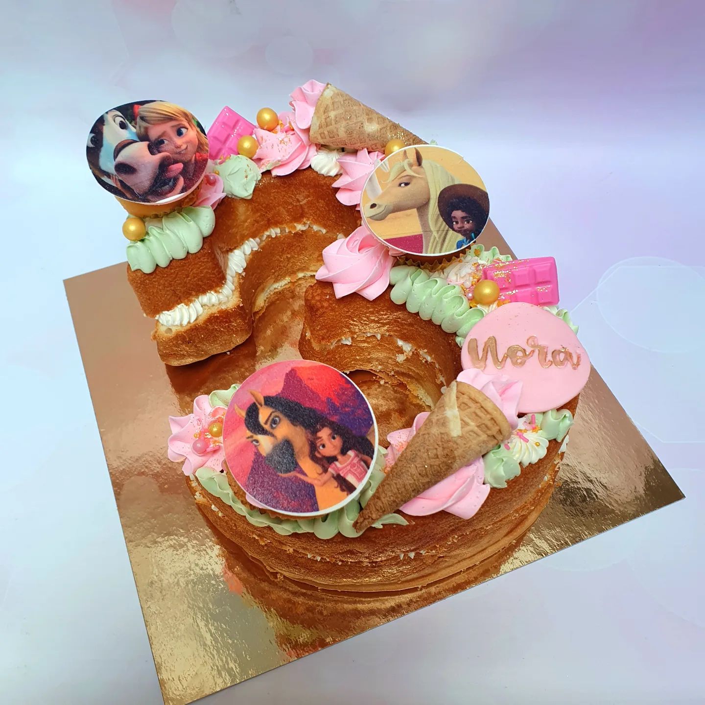 3 jaar #birthday #birthdaycake #cakecakecake #numbercake #buttercream #pink #pastels #cake #cakemaker #numbercakes #cakedecorating #instacake #instacakes #baker #bake #girlscake #rainbow #buttercreamcake #instabake #cakesdaily #caketrends #cakeinspo #cakeinspiration #pastel #pastelcake #pinkcake #birthdaycake #pastelaesthetic #cakephotography  #spiritsamenvrij #spiritridingfree
