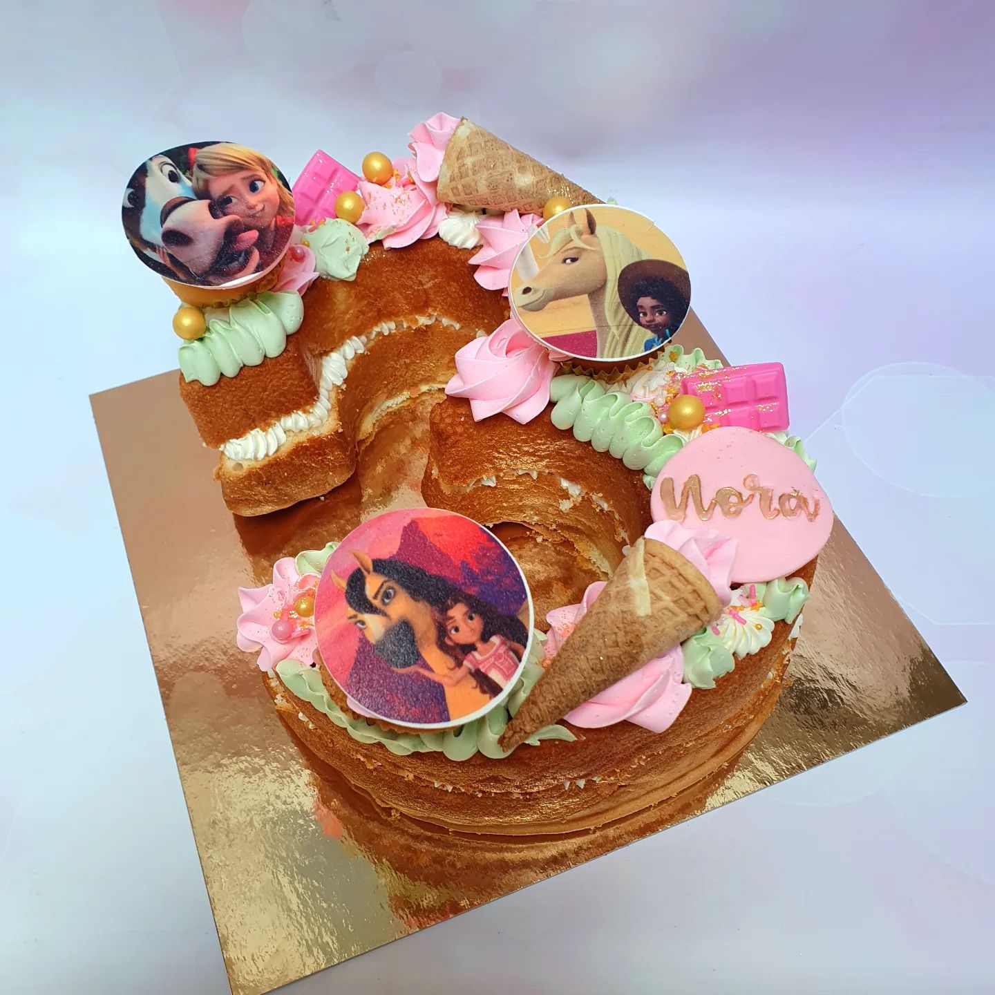 3 jaar #birthday #birthdaycake #cakecakecake #numbercake #buttercream #pink #pastels #cake #cakemaker #numbercakes #cakedecorating #instacake #instacakes #baker #bake #girlscake #rainbow #buttercreamcake #instabake #cakesdaily #caketrends #cakeinspo #cakeinspiration #pastel #pastelcake #pinkcake #birthdaycake #pastelaesthetic #cakephotography #spiritsamenvrij #spiritridingfree