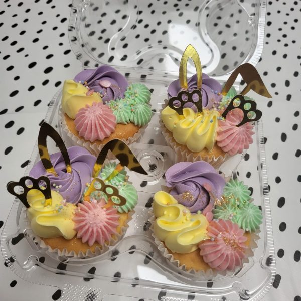 4 paas cupcakes