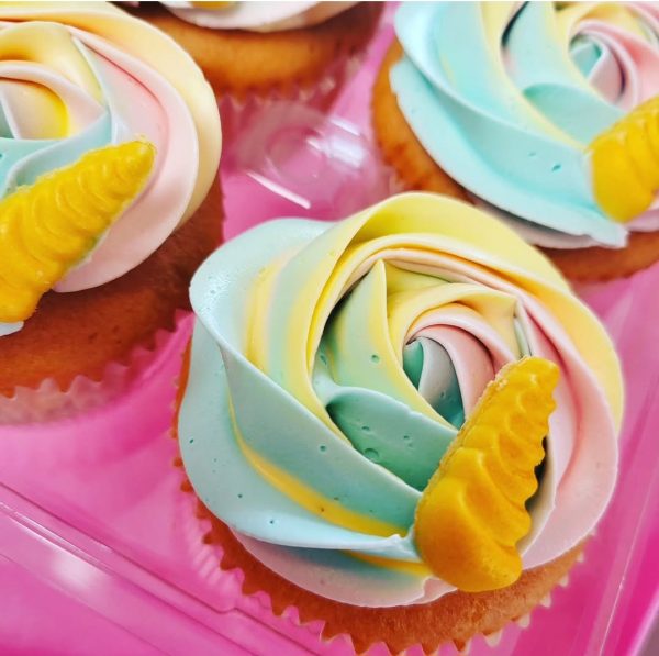 Mini cupcakes 12 stuks regenboog met unicorn